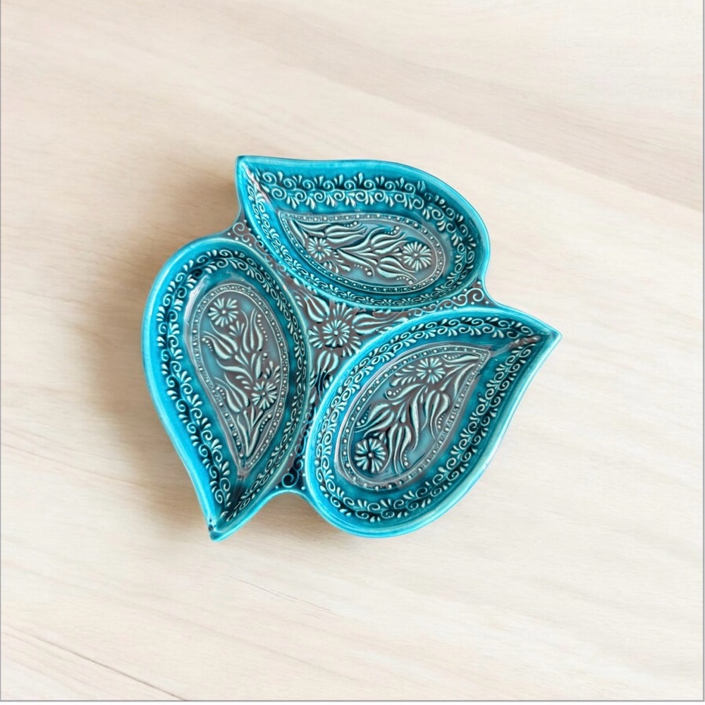 Turquoise Ceramic Leaf-Shaped Dish Set